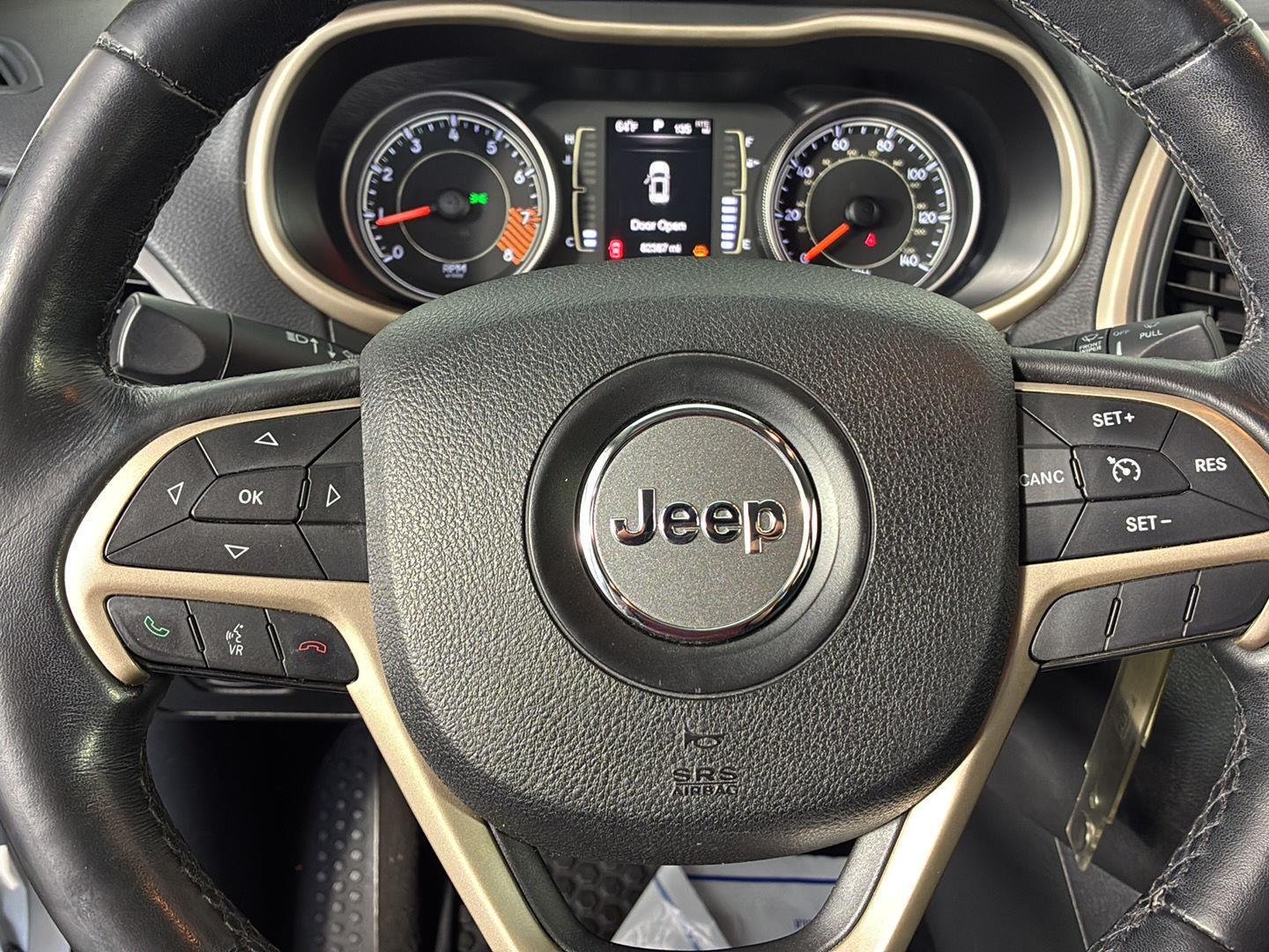 Used 2015 Bright White Clearcoat Jeep Latitude image 38