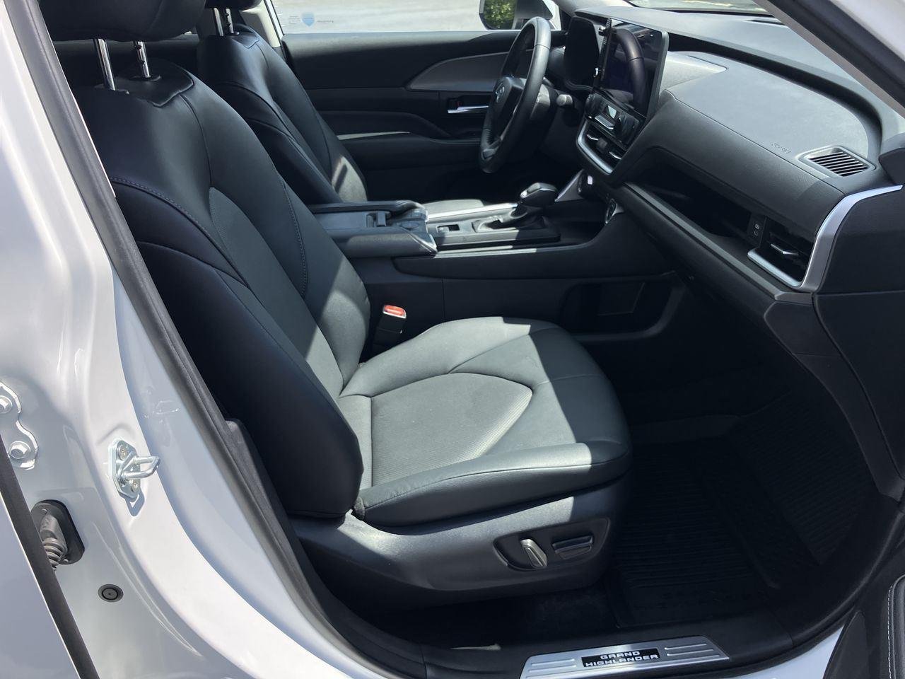 Used 2024 White (Wind Chill Pearl) Toyota XLE AWD image 37