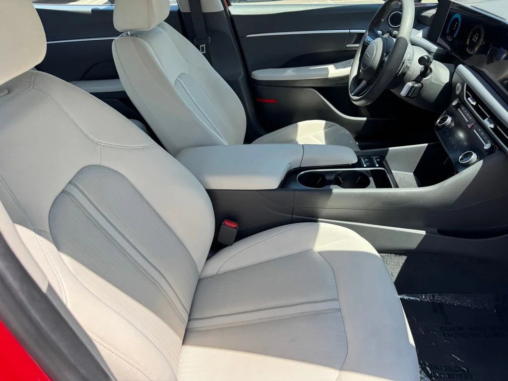 Used 2025 Red Hyundai SEL image 6