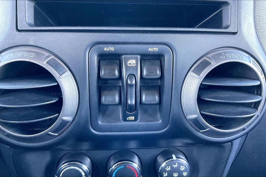 2011 JEEP WRANGLER - Image 31