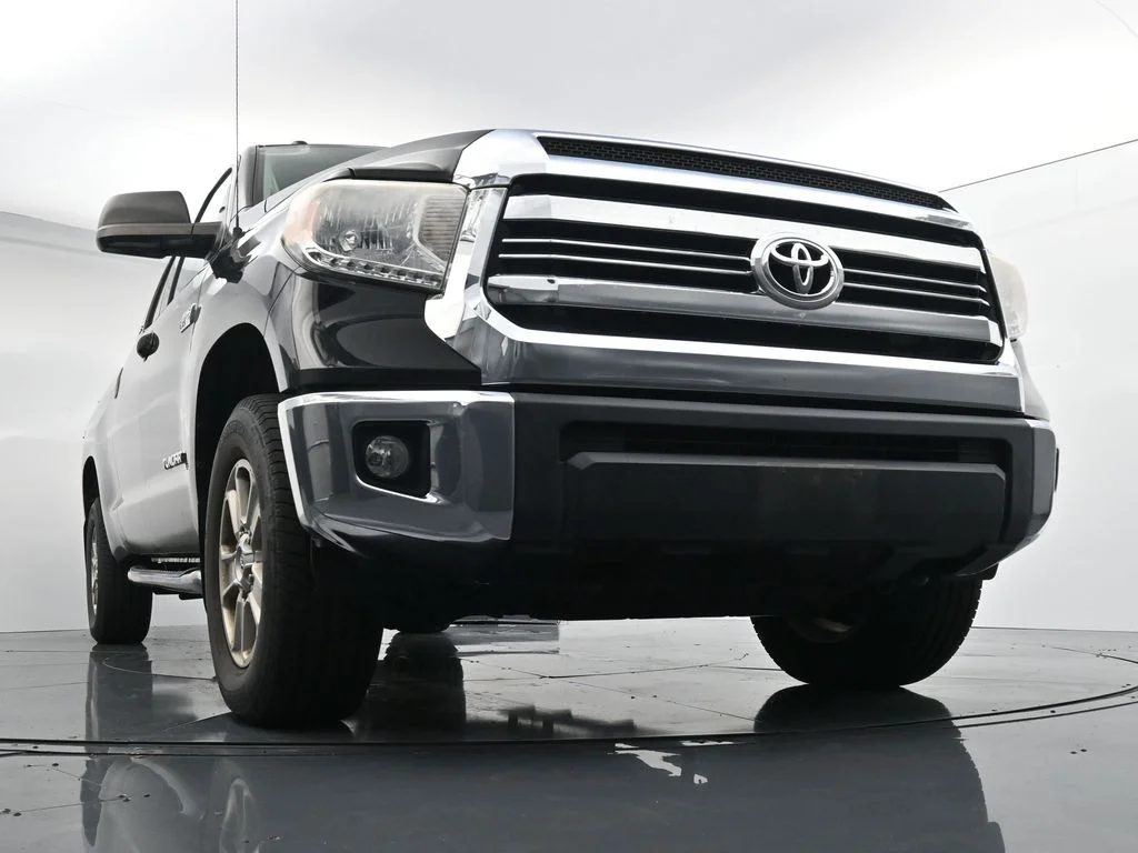 Used 2017 Black Toyota SR5 image 17