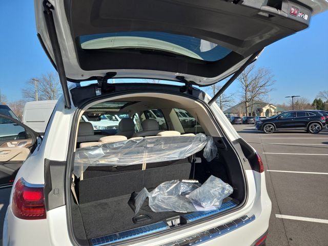New 2026 MANUFAKTUR Moonlight White Metallic Mercedes-Benz GLS450 image 33