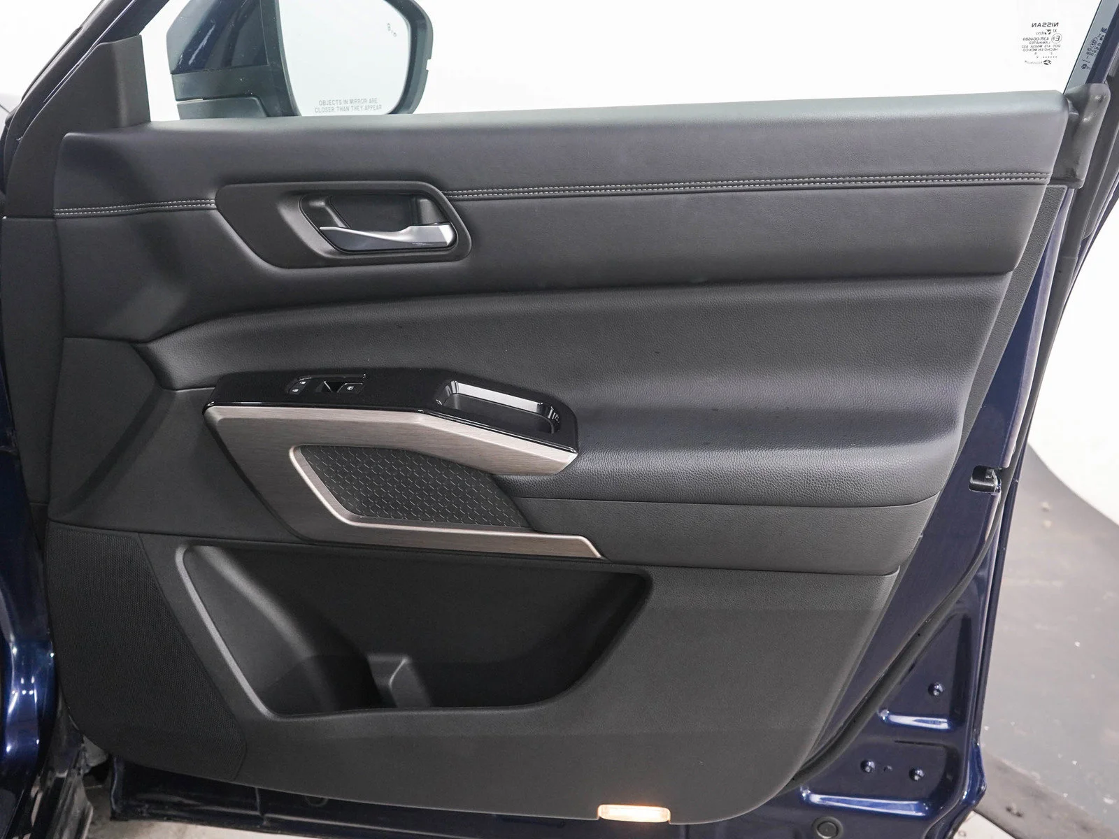 Used 2022 Deep Ocean Blue Pearl Nissan Platinum image 11