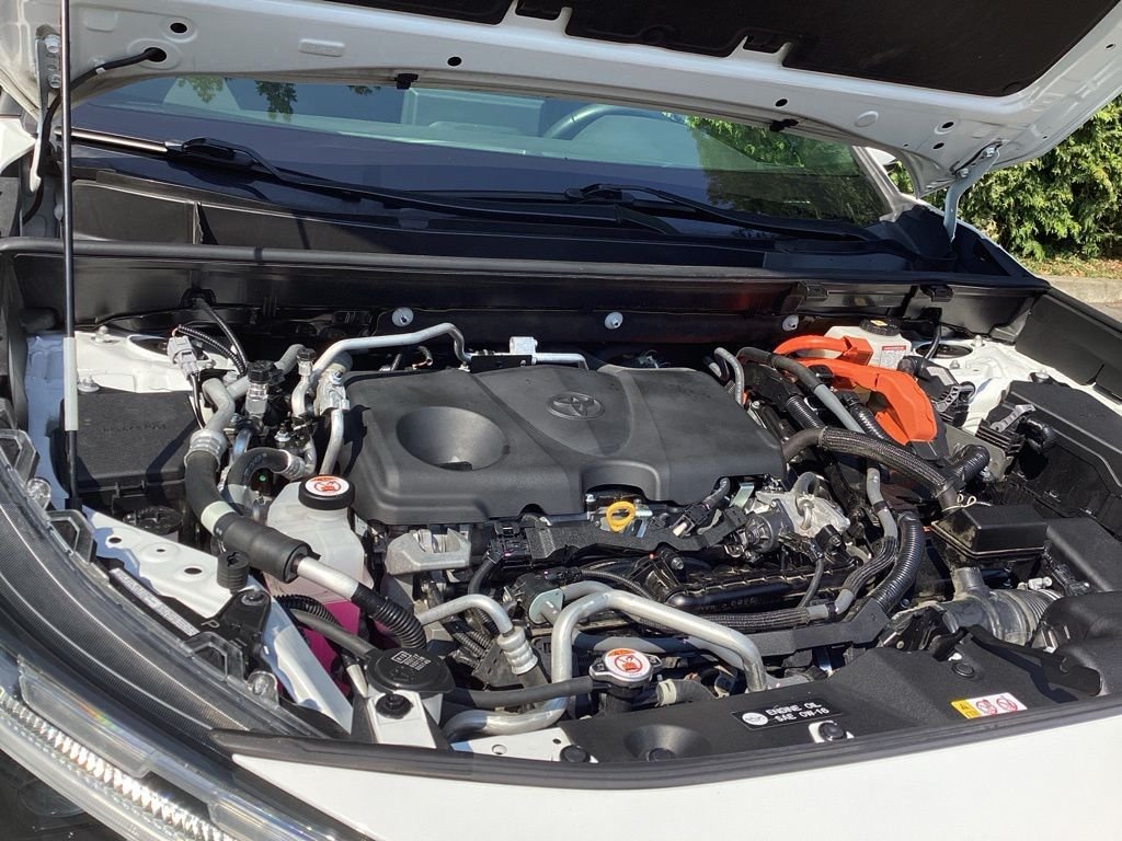 Used 2022 White Toyota SE image 25