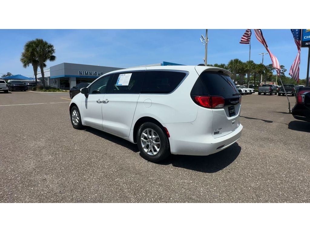 Used 2023 White Chrysler LX image 4