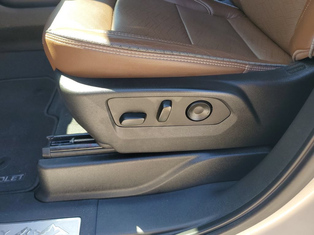 Used 2022 EMPIRE BEIGE METALLIC Chevrolet High Country image 19