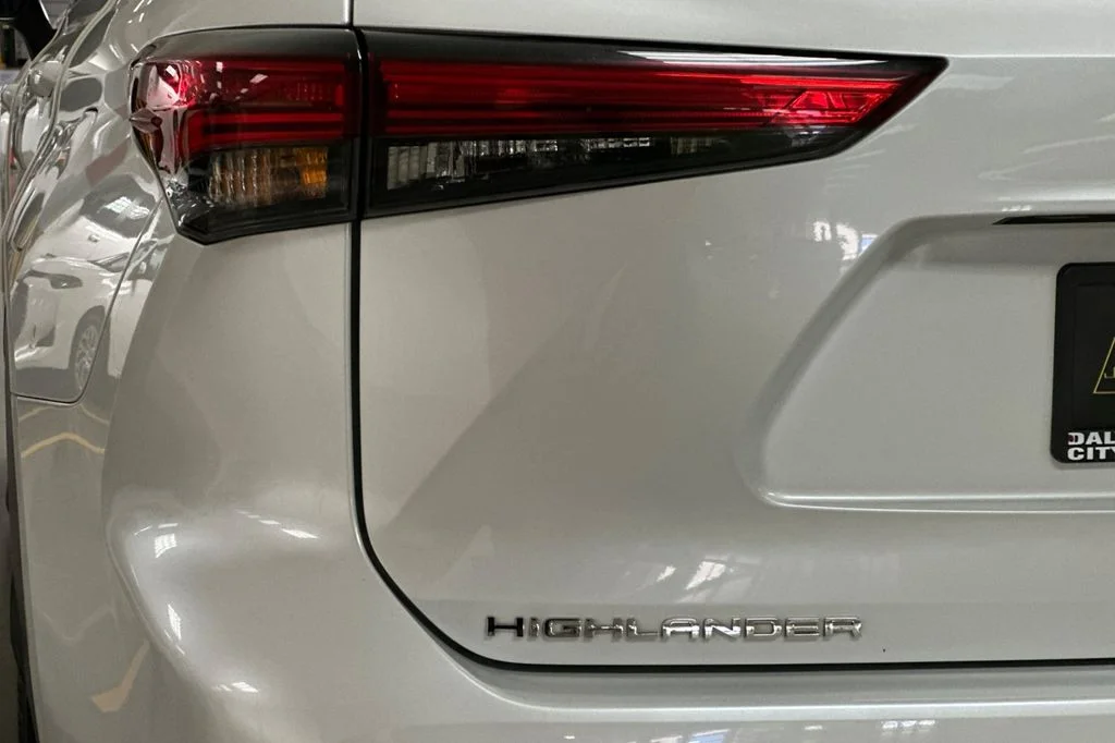 Used 2022 Beige Toyota L image 27