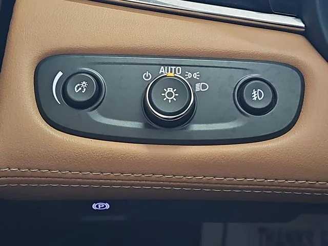 Used 2019 Black Buick Essence image 19