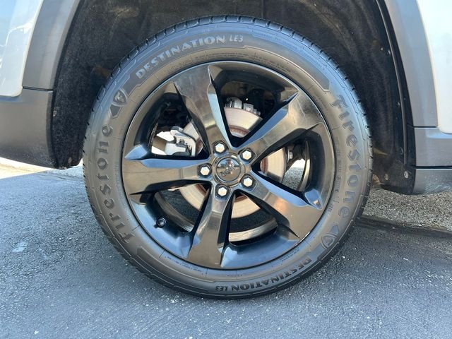 Certified Used 2023 Silver Jeep Altitude X image 6