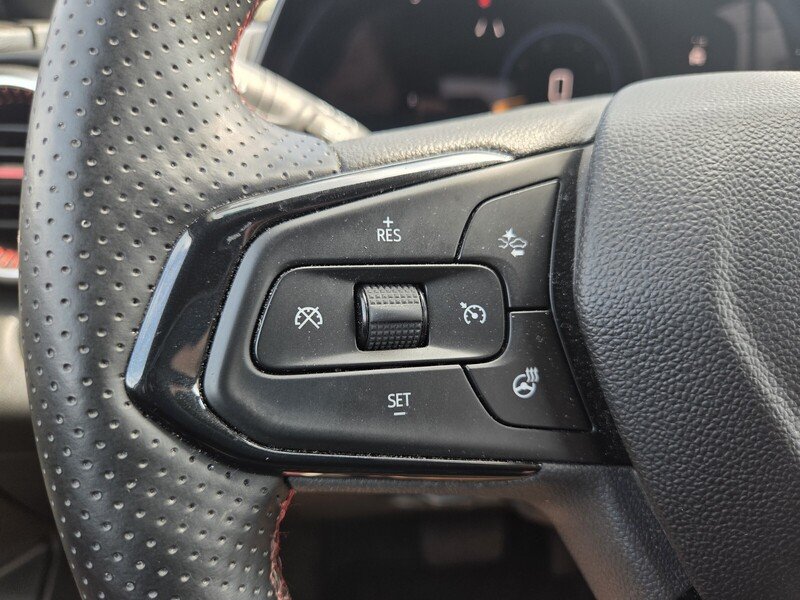 Used 2025 White Chevrolet 2RS image 13