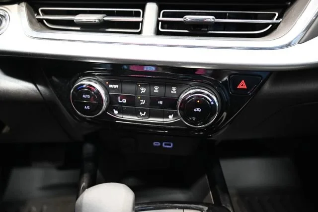 Used 2025 Mosaic Black Metallic Chevrolet LT image 18