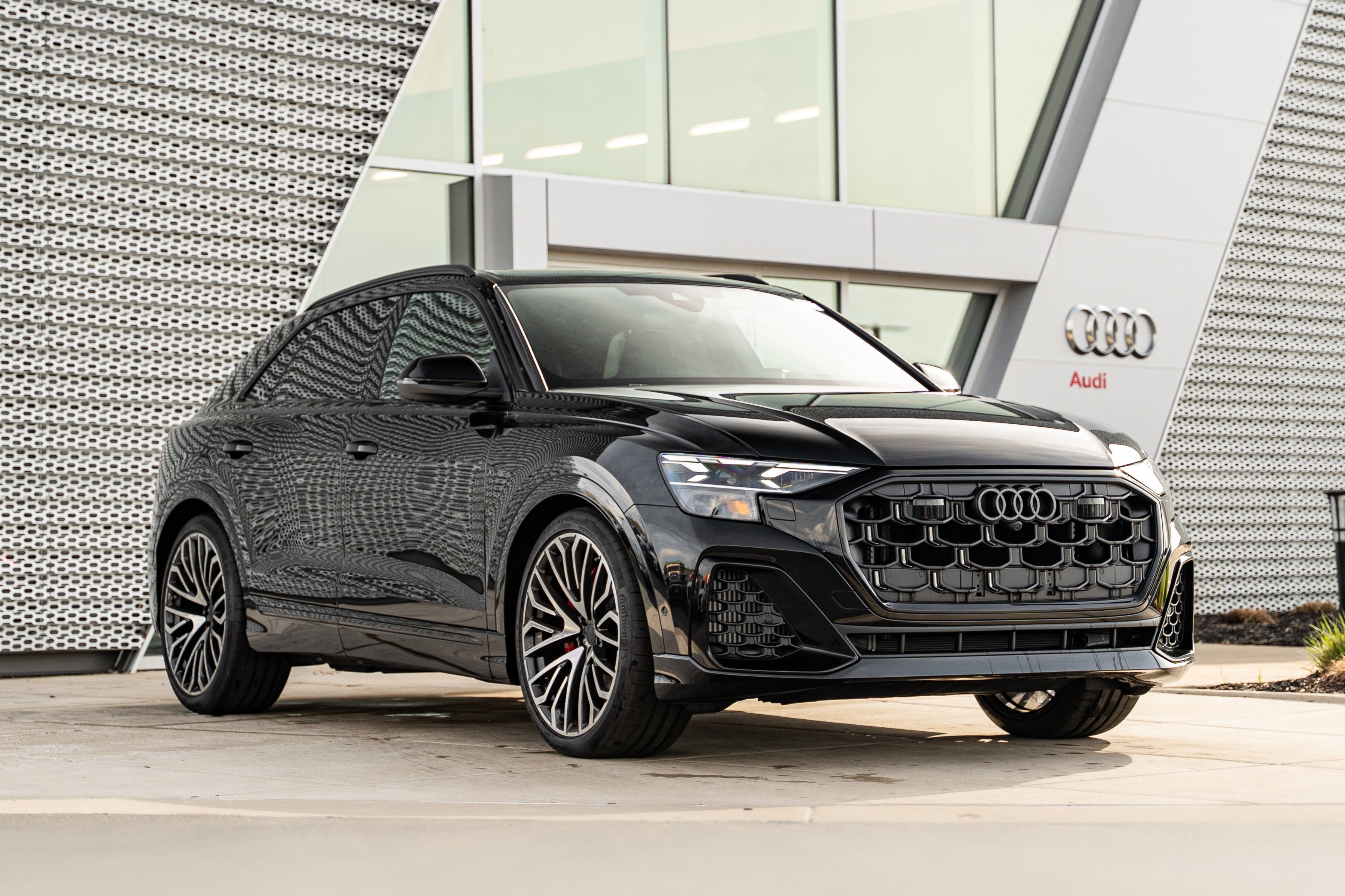 2026 Audi SQ8 Prestige quattro's photo