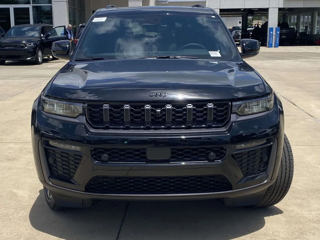 New 2026 Diamond Black Crystal Pearl-Coat Exterior Paint Jeep 85th Anniversary Edition image 2