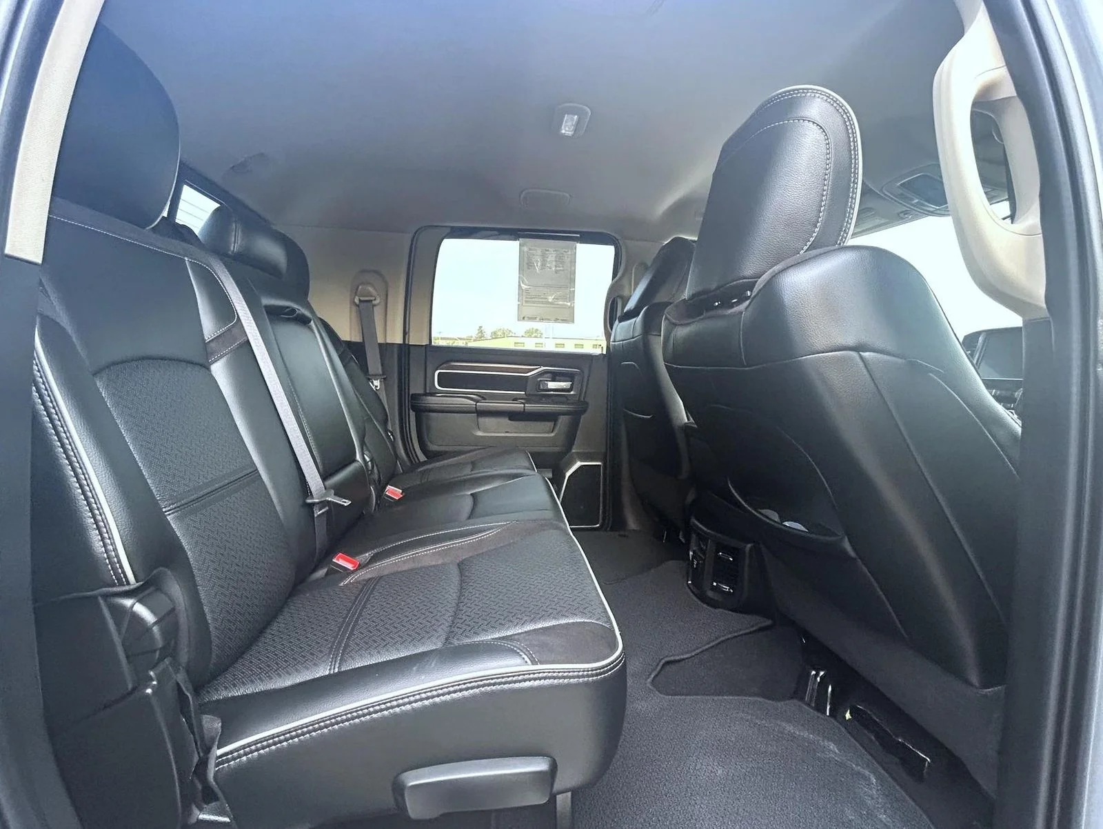Used 2022 Silver Ram Laramie image 18