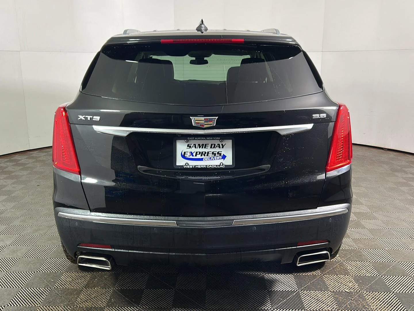 Used 2019 Black Metallic Cadillac Luxury image 7