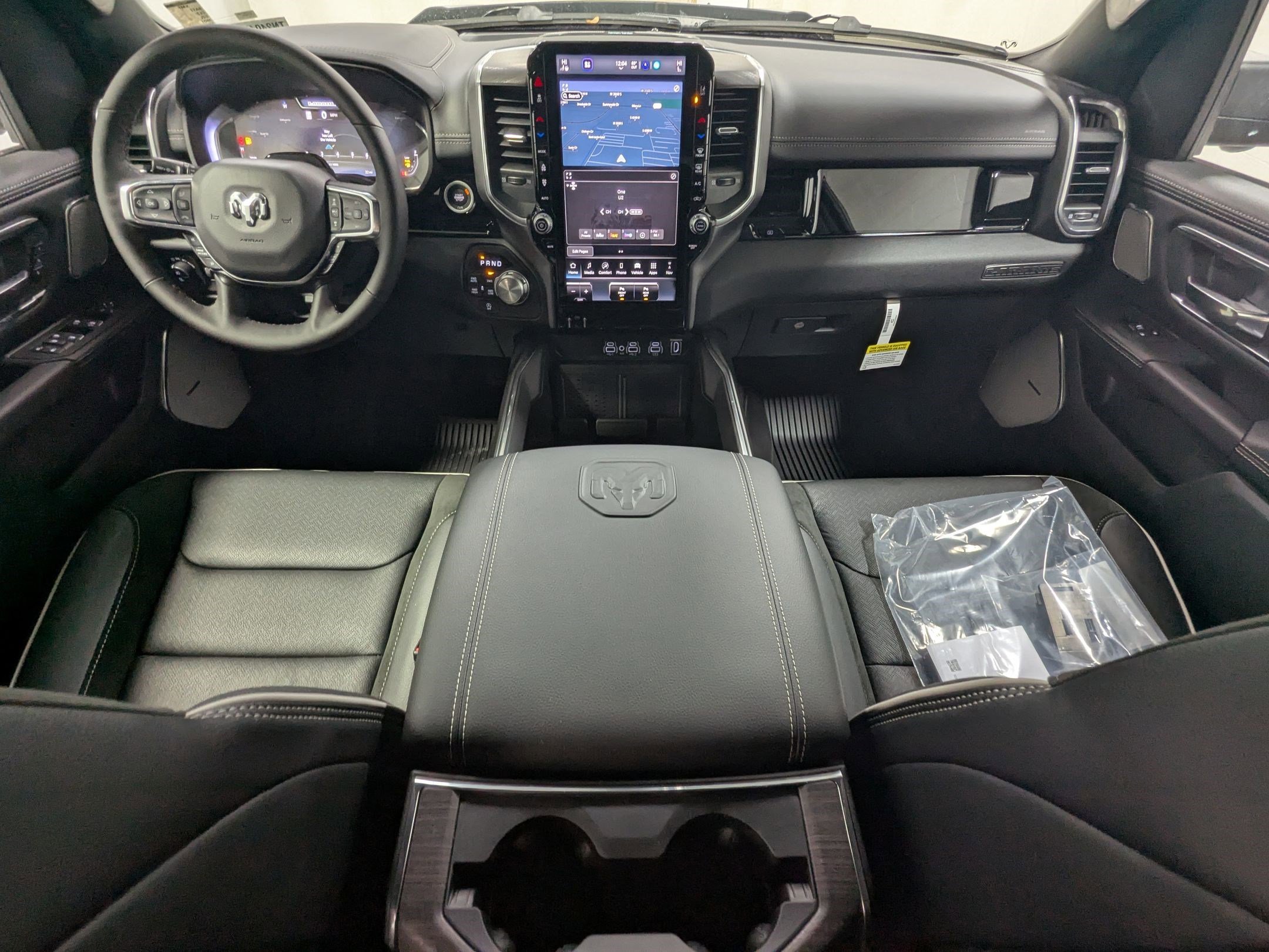 New 2026 Diamond Black Crystal Pearl-Coat Exterior Paint RAM Laramie image 14