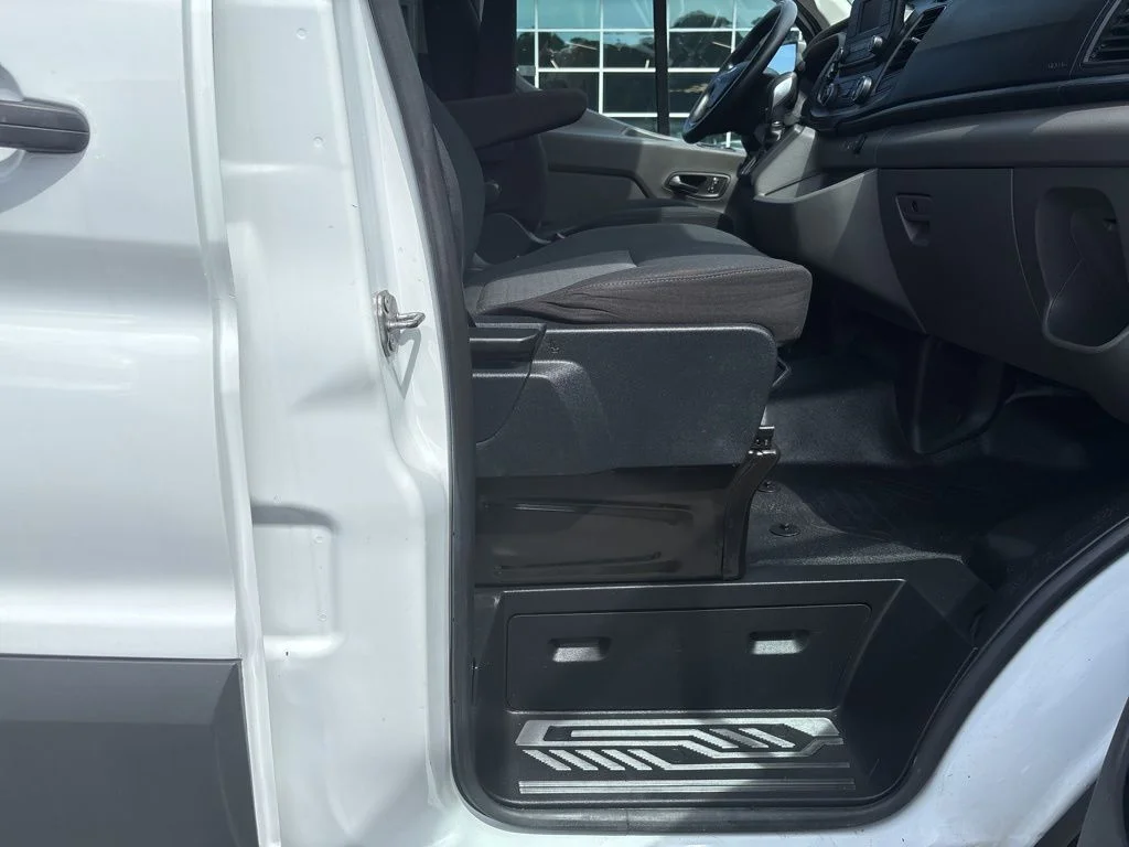 Used 2024 Oxford White Ford Base image 28