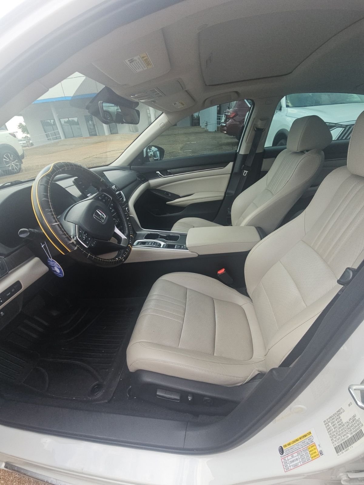 Used 2022 White Honda Touring 2.0T image 4