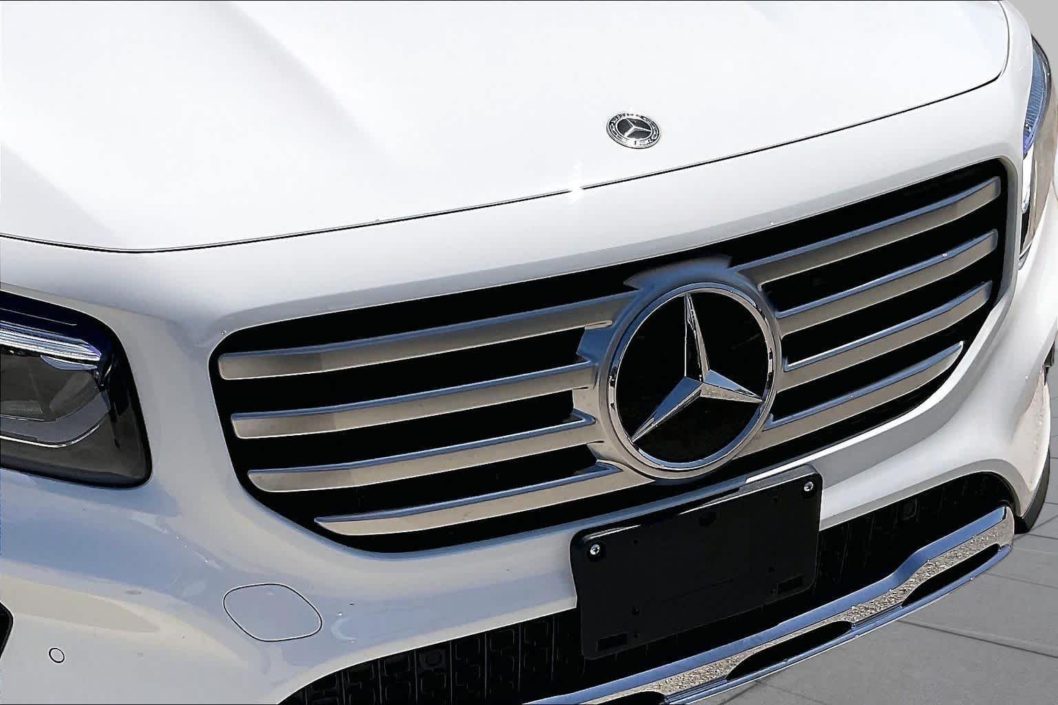 Used 2024 Polar White Mercedes-Benz GLB 250 image 28