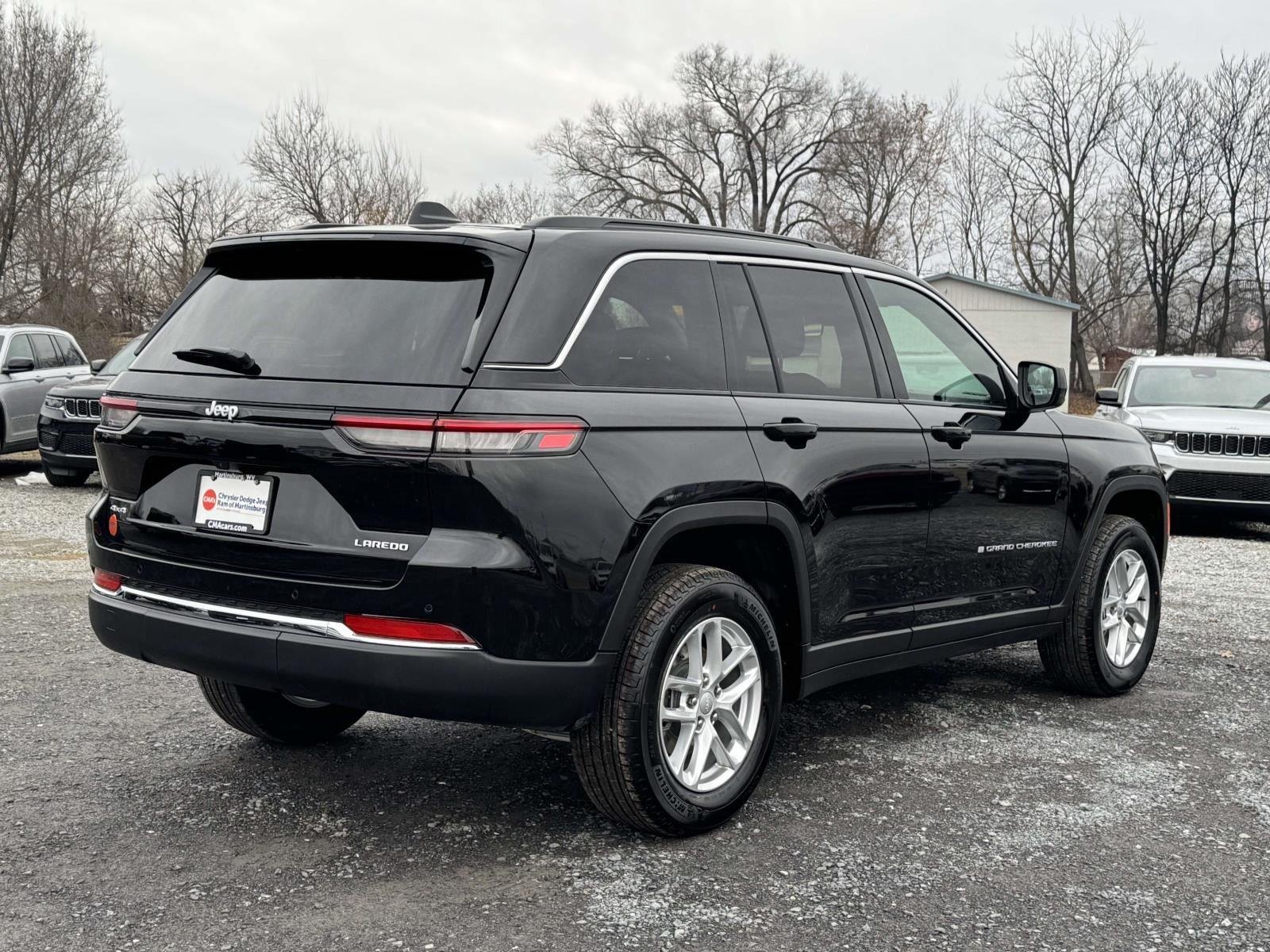 New 2026 Diamond Black Crystal Pearl-Coat Exterior Paint Jeep Laredo X image 21