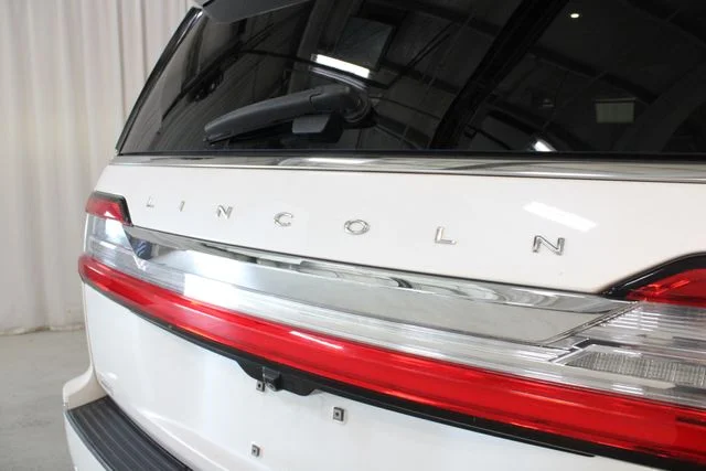 Used 2019 White Lincoln Reserve image 32