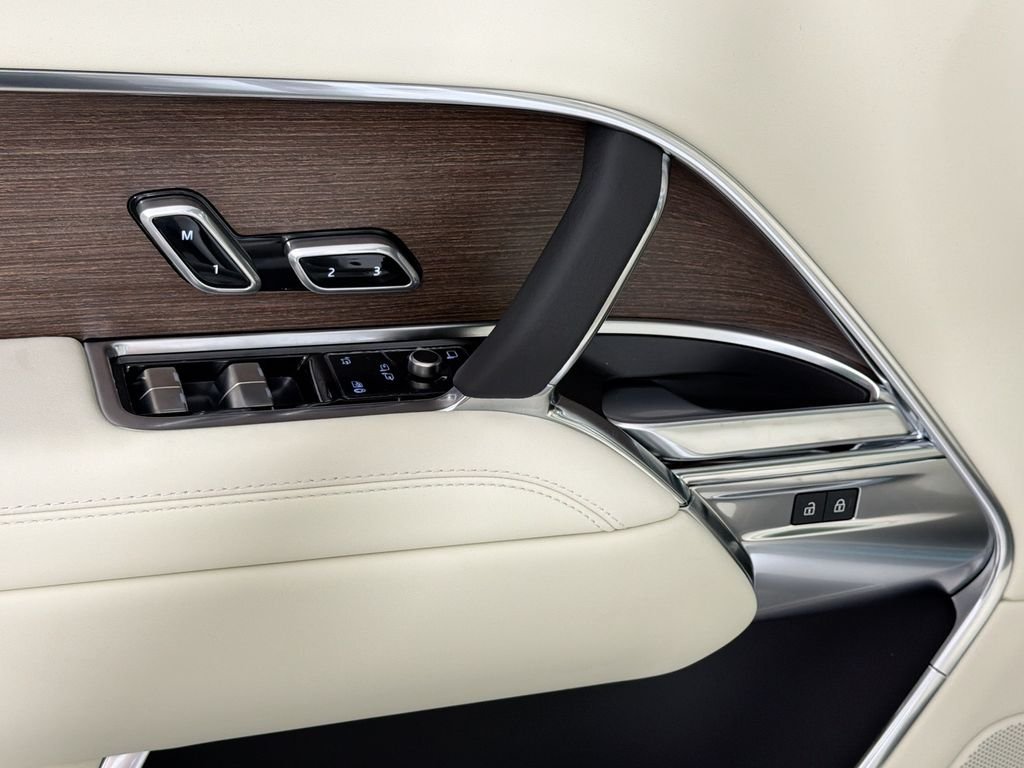 New 2026 Fuji White Land Rover SE image 18