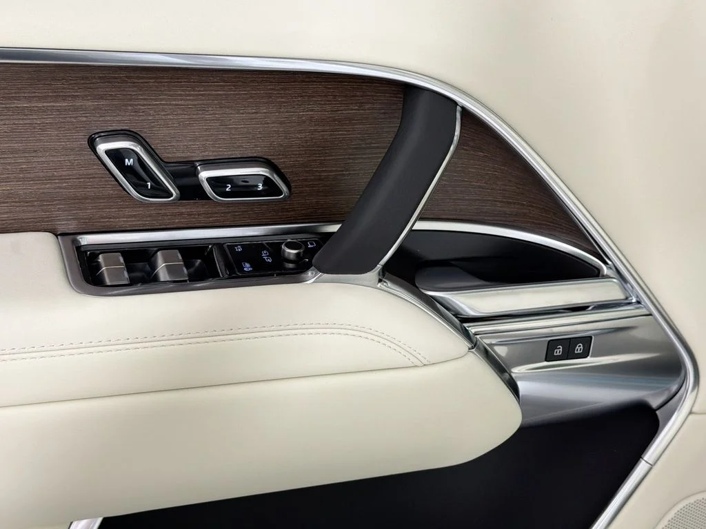 New 2026 Fuji White Land Rover SE image 18
