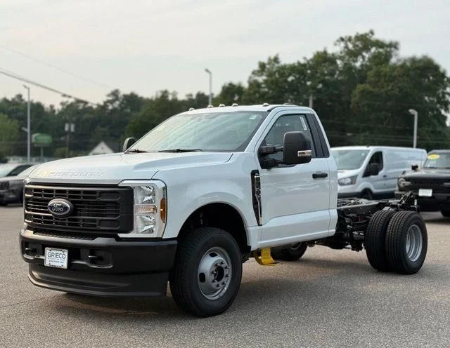 New 2026 Oxford White Ford F-350® XL image 8