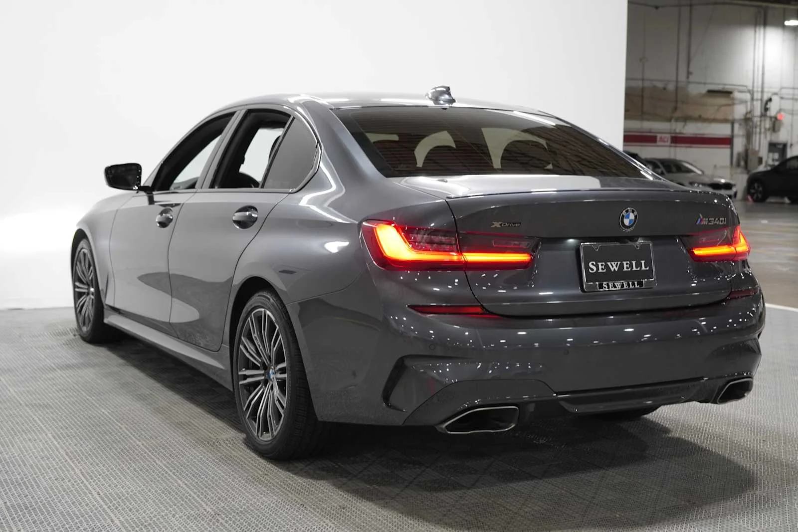 Used 2020 Mineral Gray Metallic BMW M340i xDrive image 11