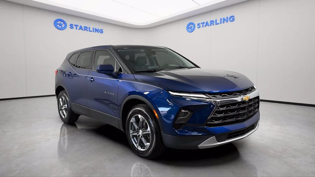 Used 2023 BLUE GLOW METALLIC Chevrolet LT image 15