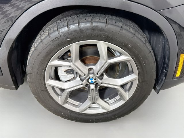 Used 2024 Black Sapphire Metallic BMW sDrive30i image 28