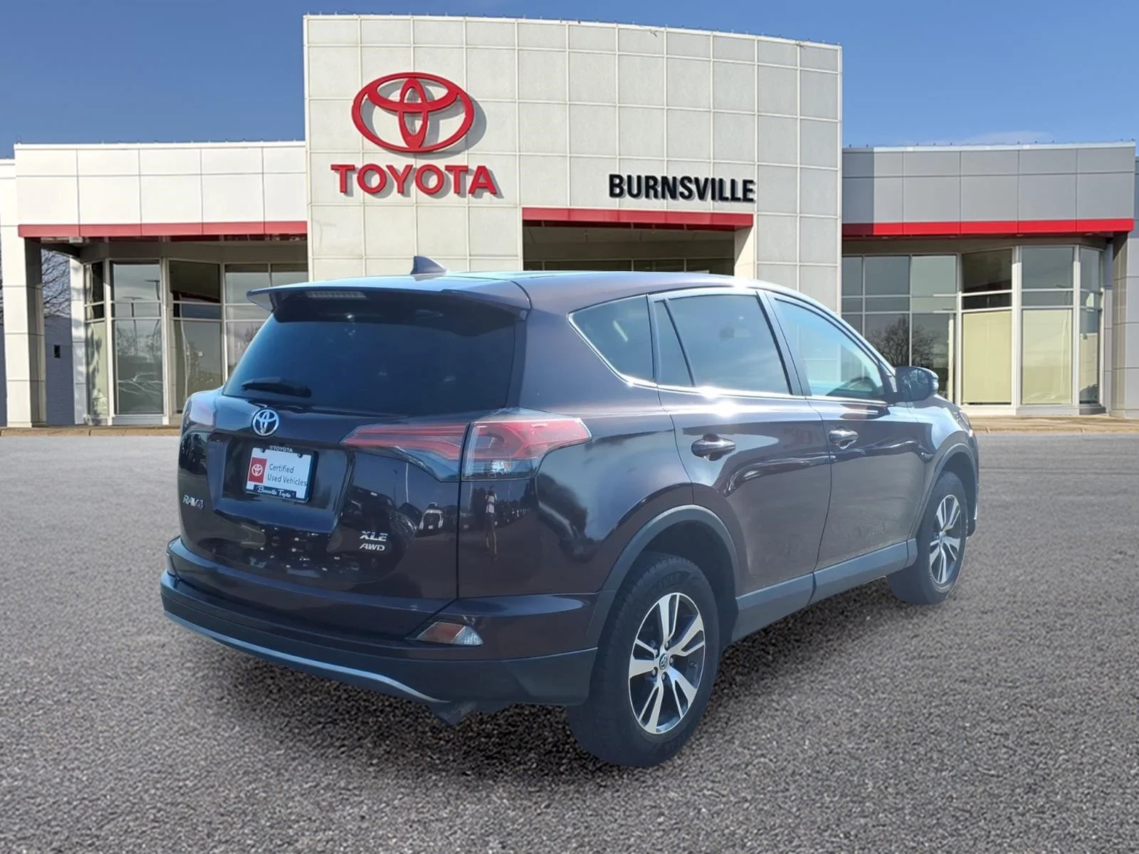 Used 2018 Black Toyota XLE image 3