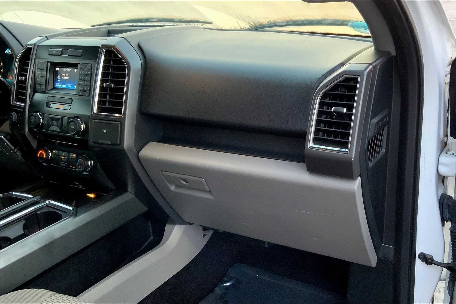 Used 2016 Oxford White Ford XLT image 18