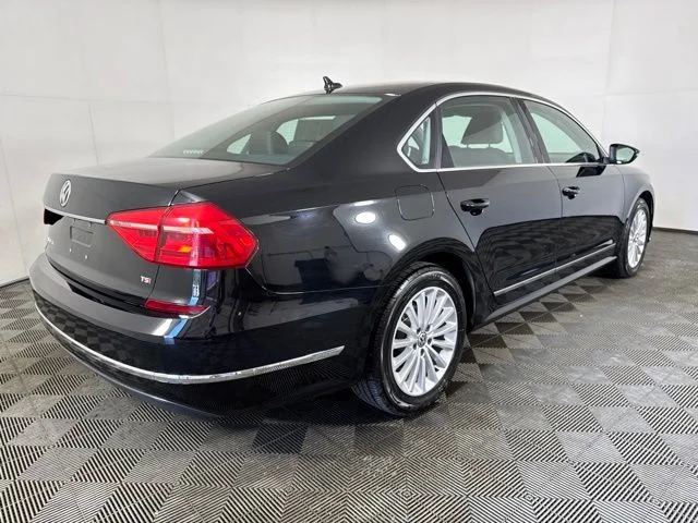 Used 2016 Black Uni Volkswagen 1.8T SE image 3