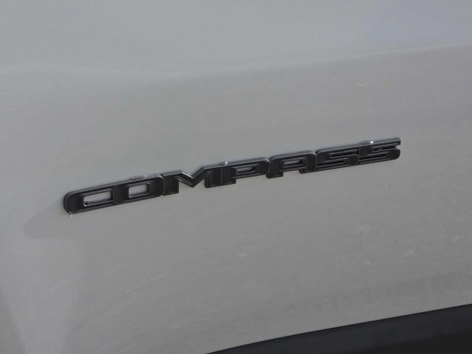 Used 2026 Bright White Clearcoat Jeep Latitude Altitude image 11