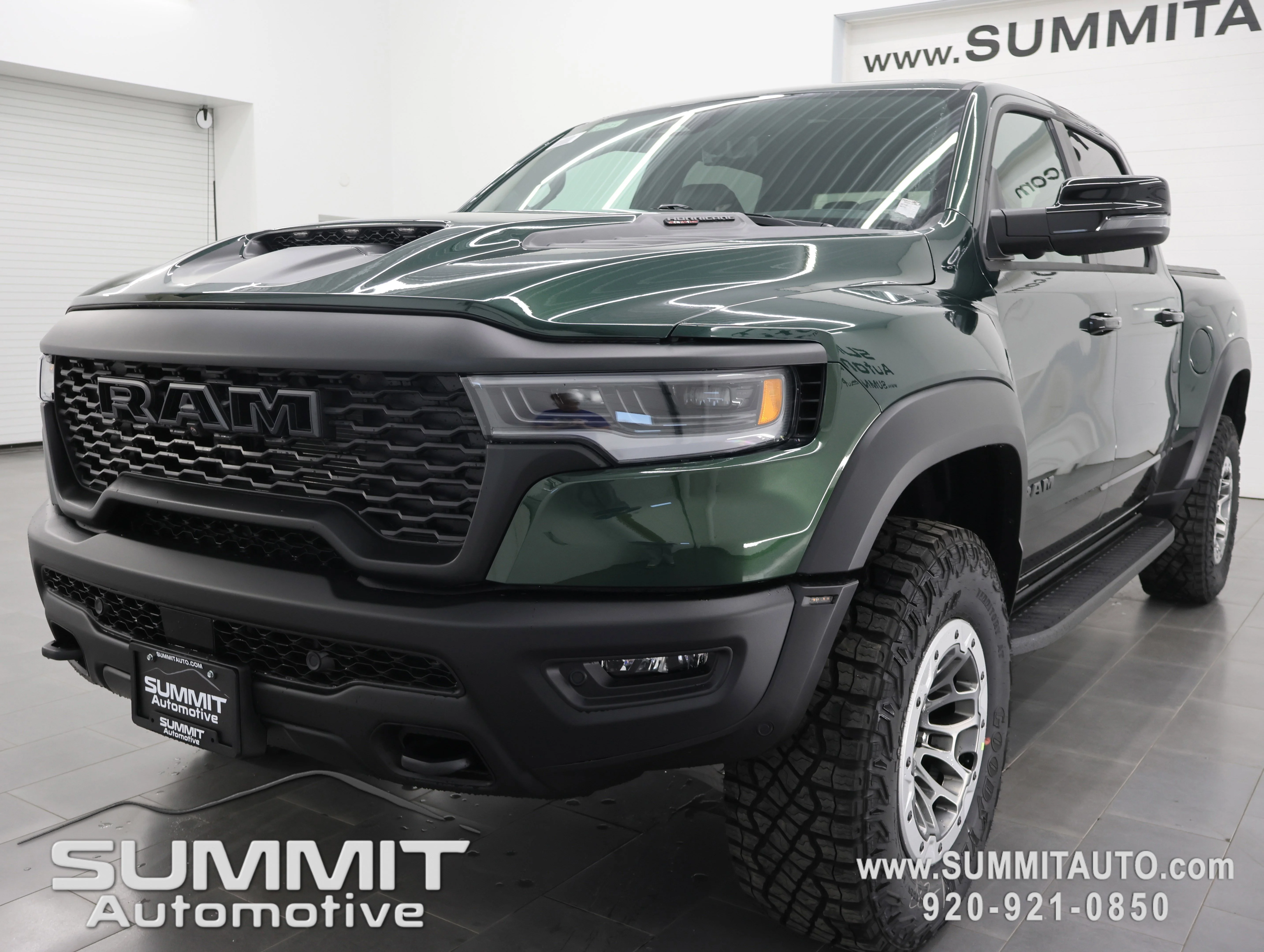 New 2026 Serrano-Green Metallic Exterior Paint RAM RHO image 7