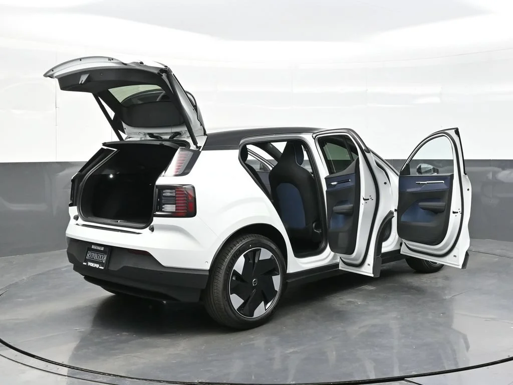 New 2026 White Volvo Twin Motor Performance Ultra image 40