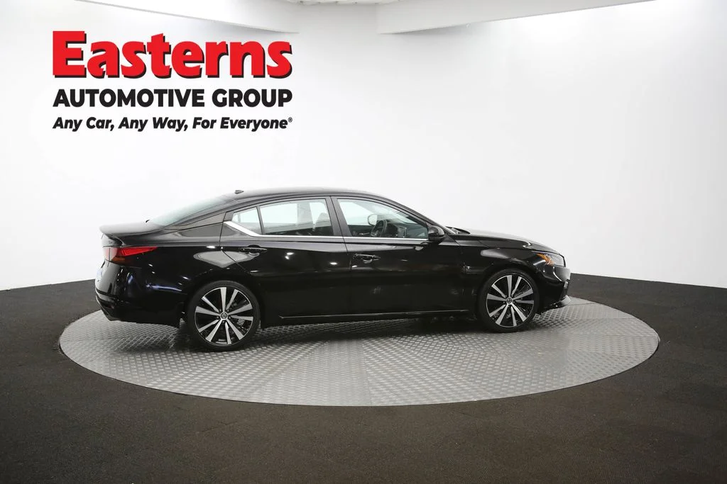 Used 2022 Black Nissan 2.0 SR image 43