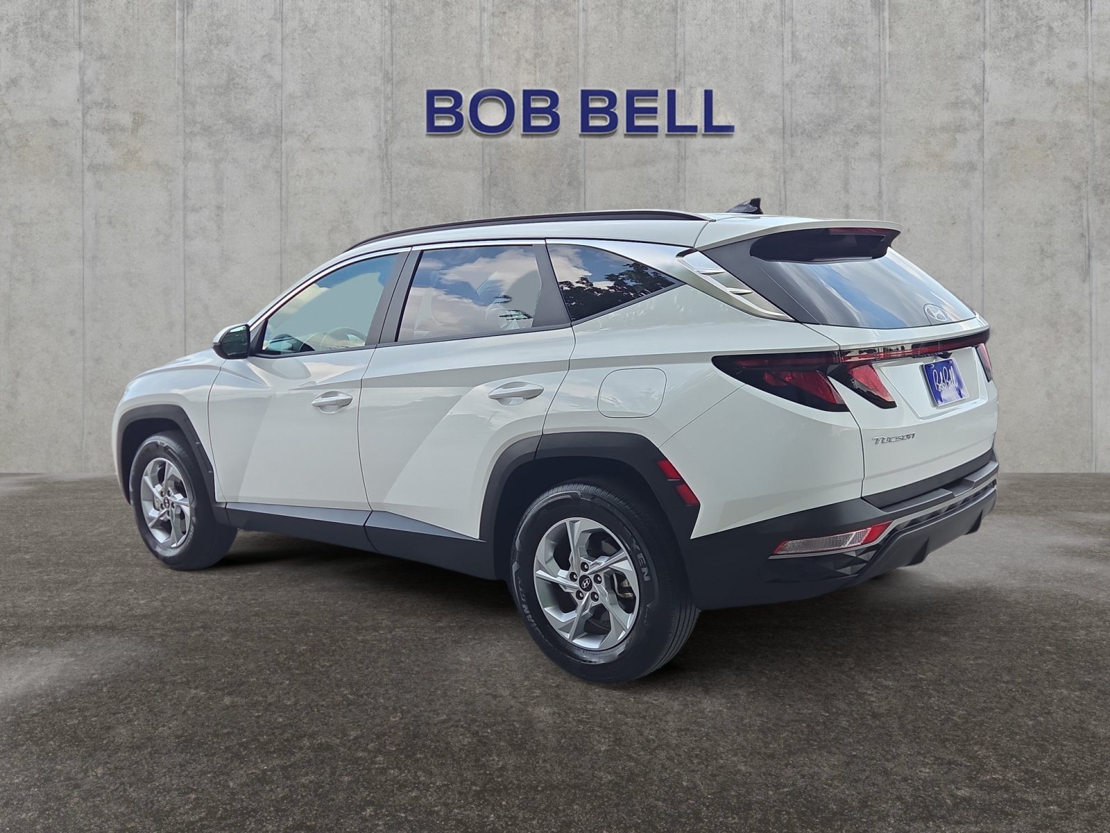 Used 2024 White Pearl Hyundai SEL image 3