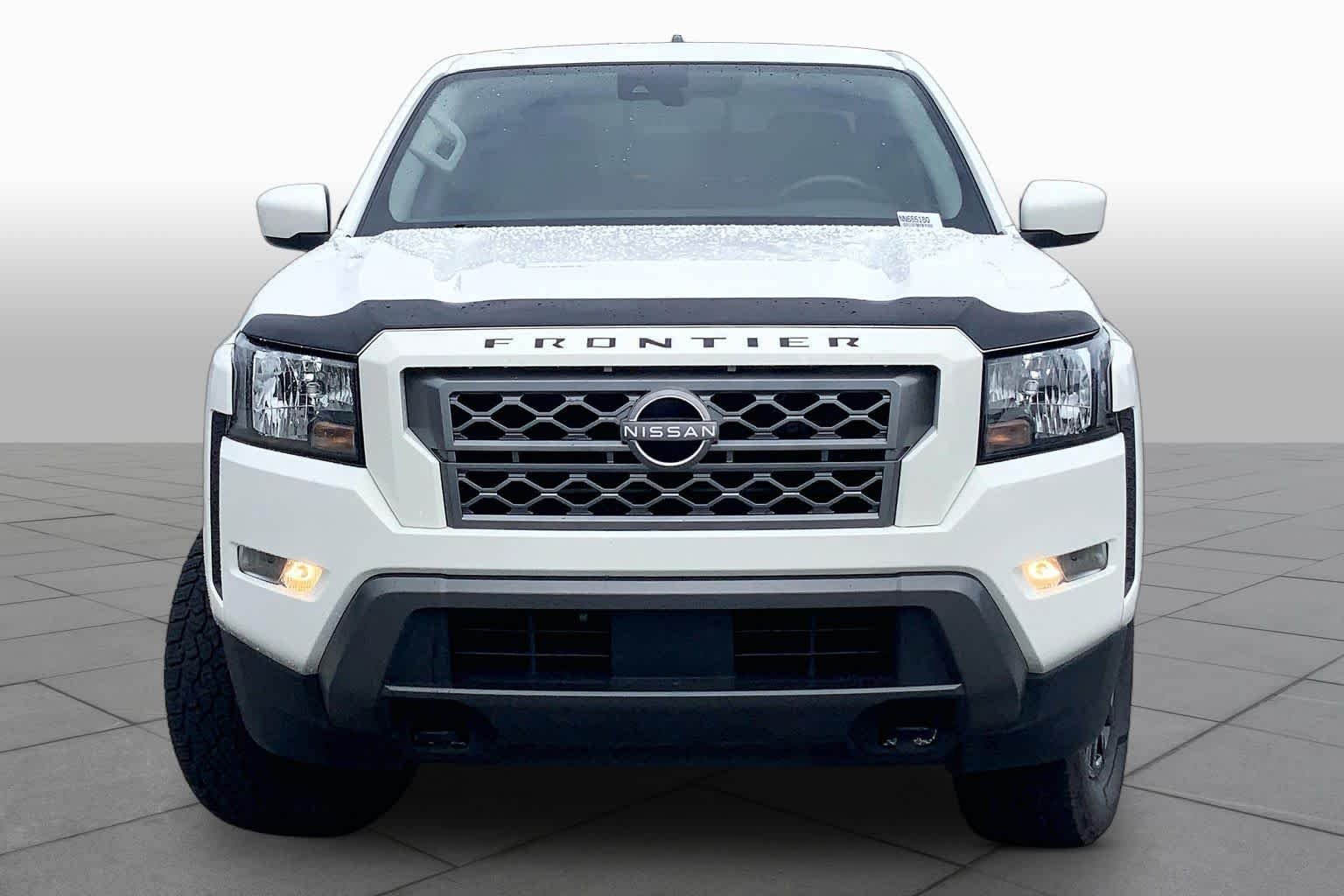 Used 2022 Glacier White Nissan SV image 4