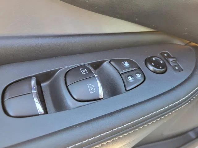 Used 2023  Nissan SL image 18