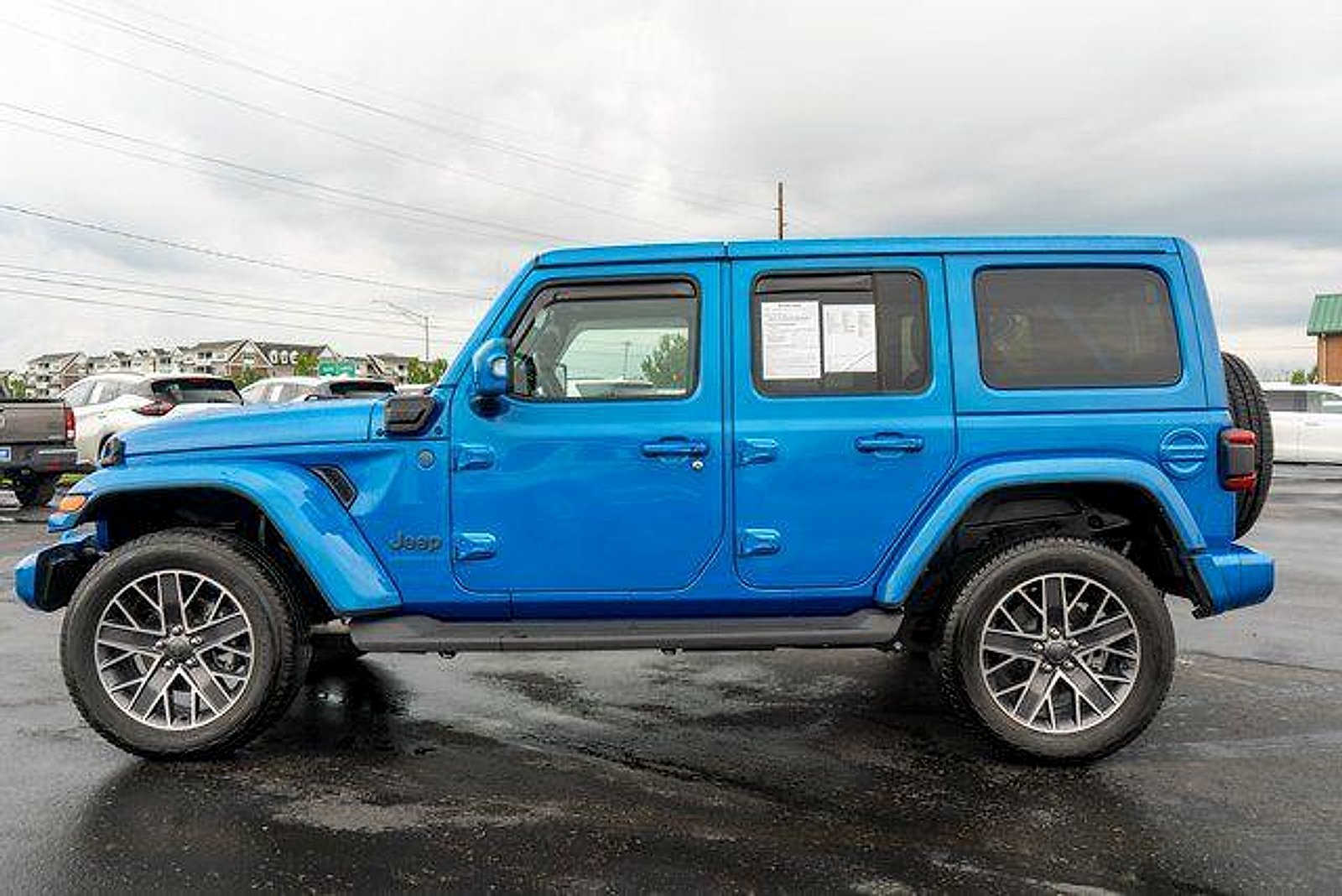 Used 2023 Hydro Blue Pearlcoat Jeep High Altitude 4x4 image 9