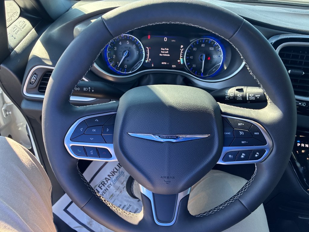 Used 2025 White Chrysler Select image 14