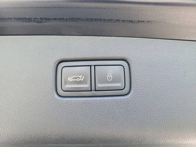 Used 2025 Black Genesis 2.5T image 6