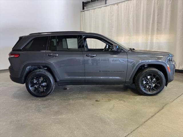 New 2026 Baltic Gray Metallic Clear-Coat Exterior Paint Jeep Laredo image 23