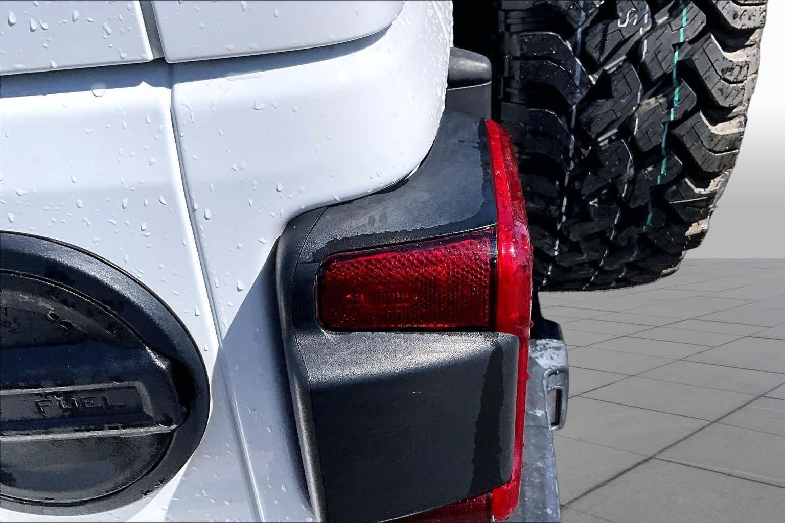 Used 2021 Bright White Clearcoat Jeep Unlimited Rubicon image 28