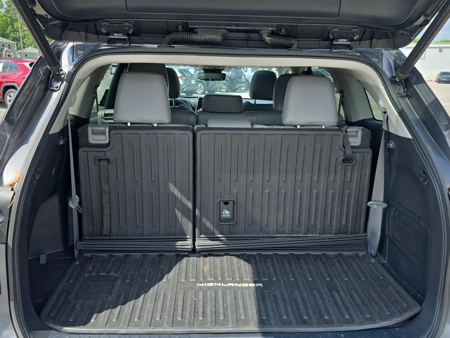 Used 2021 Magnetic Gray Metallic Toyota XLE image 6