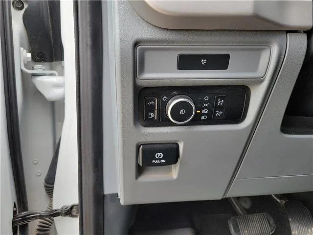 Used 2023 Oxford White Ford XLT 4x4 SuperCrew Cab 5.5 ft. box 145 in. WB image 10
