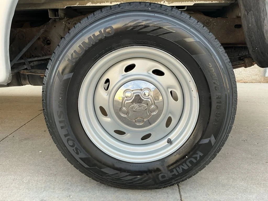 Used 2004 Silver Ford XL image 24