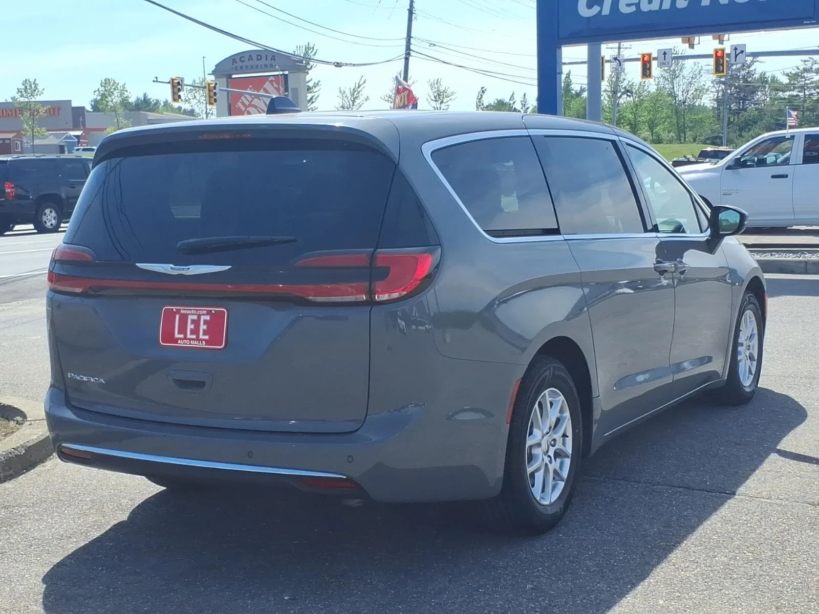 Used 2023 Gray Clearcoat Chrysler Touring L image 5